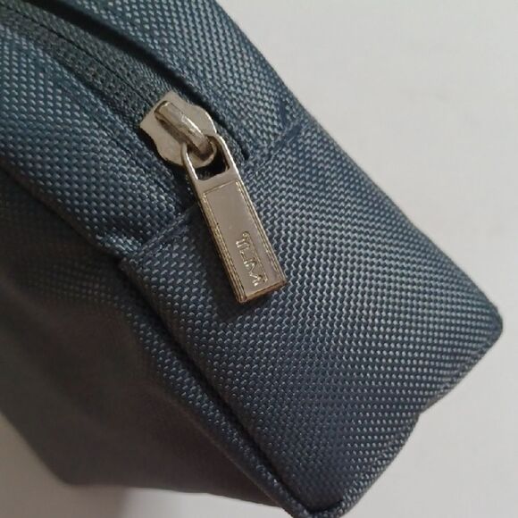 Tumi For Delta Makeup Bag - Picture 4 of 9